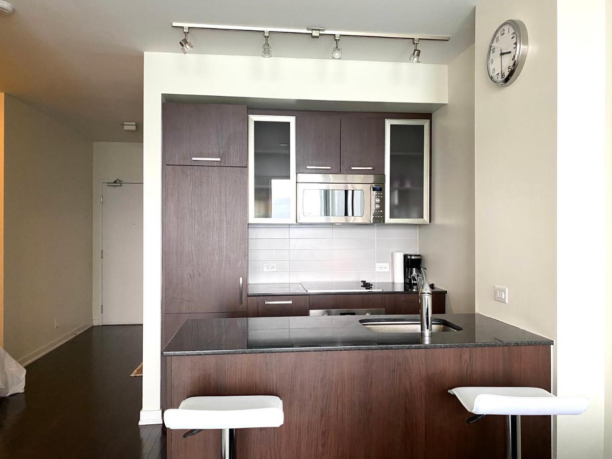 Cozy 2 Bedroom Free Parking Downtown Toronto 1Min Scotiabank Arena Tff Cn Tower Rogers Centre Union Station المظهر الخارجي الصورة