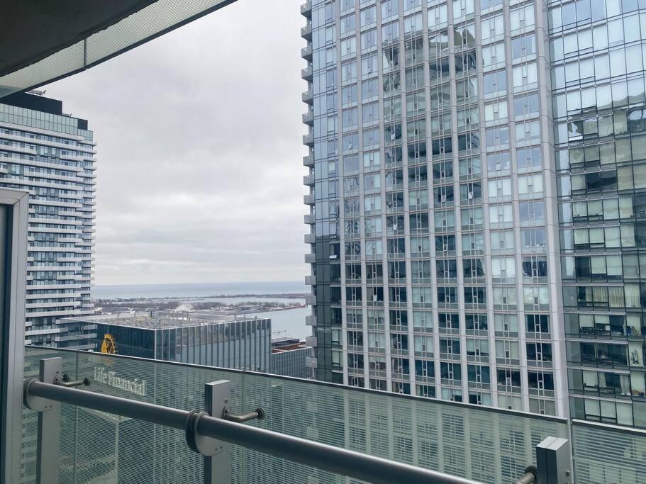 Cozy 2 Bedroom Free Parking Downtown Toronto 1Min Scotiabank Arena Tff Cn Tower Rogers Centre Union Station المظهر الخارجي الصورة